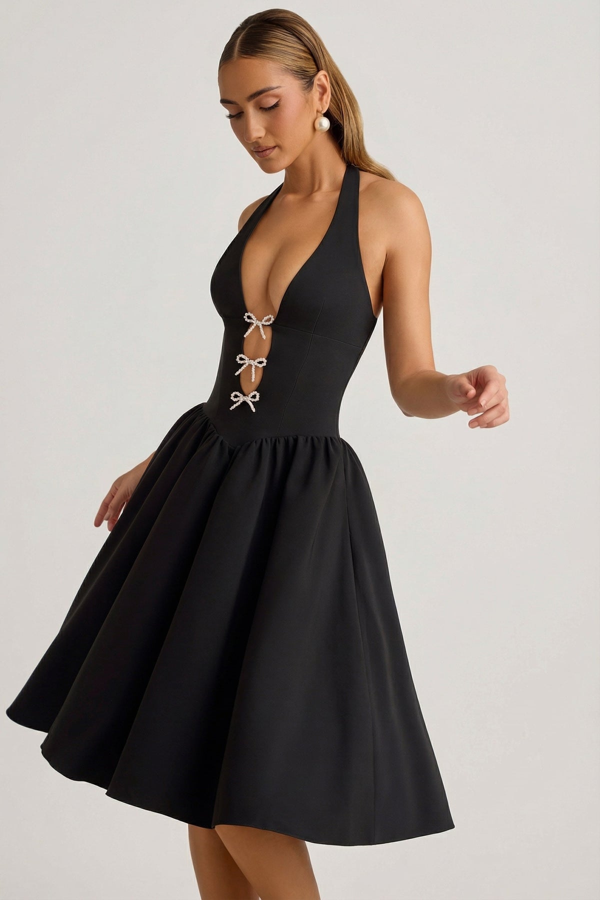 Dames Halterneck Midi Jurk – Strikdetail & Elegante Pasvorm
